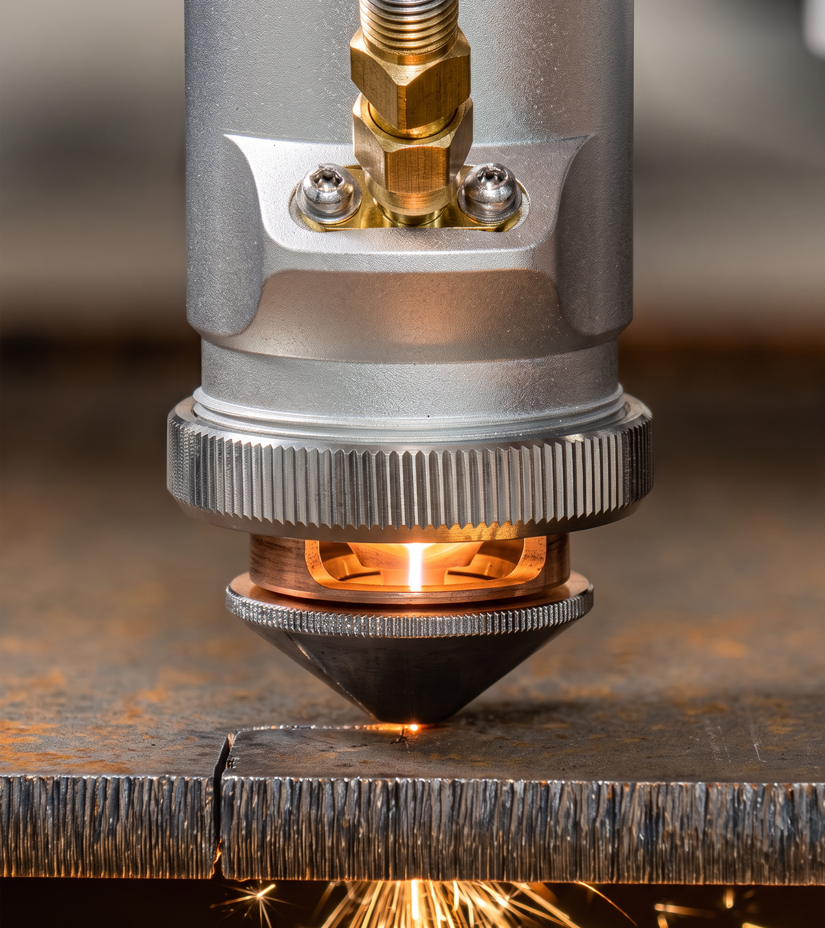 Cutting head over the honeycomb bed